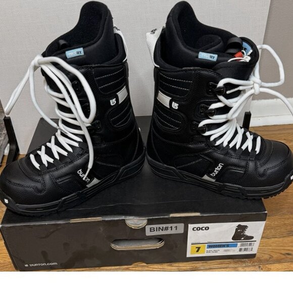 NEW! Burton Coco Womens Snowboard Boots! Size 7 Euro 38 Black & White - Picture 2 of 4